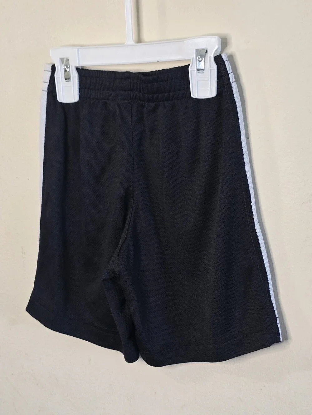 Nike Boys Athletic Shorts Size 6 Black White Mesh Swoosh 5-6Y Sport Training Kid